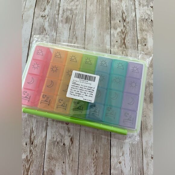 Daily Pill Box 4 Times a Day Pil Organizer Monthly Pill Case - Picture 3 of 7